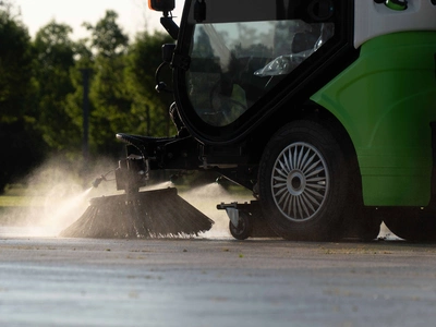 Подметально-уборочная машина SmartSweeper RG-8240